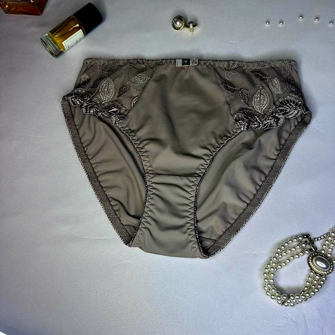 Culotte Femme Microfibre Dentelle Brodée – Coupe Classique Gris Taupe | Taille M