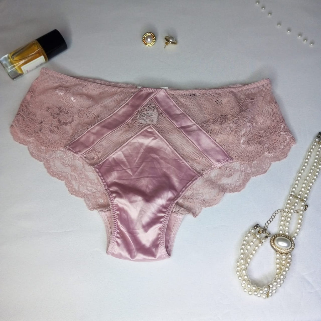 Culotte Femme Rose Poudré Satiné & Dentelle – Design Structuré en V | Désirée Lingerie Taille S