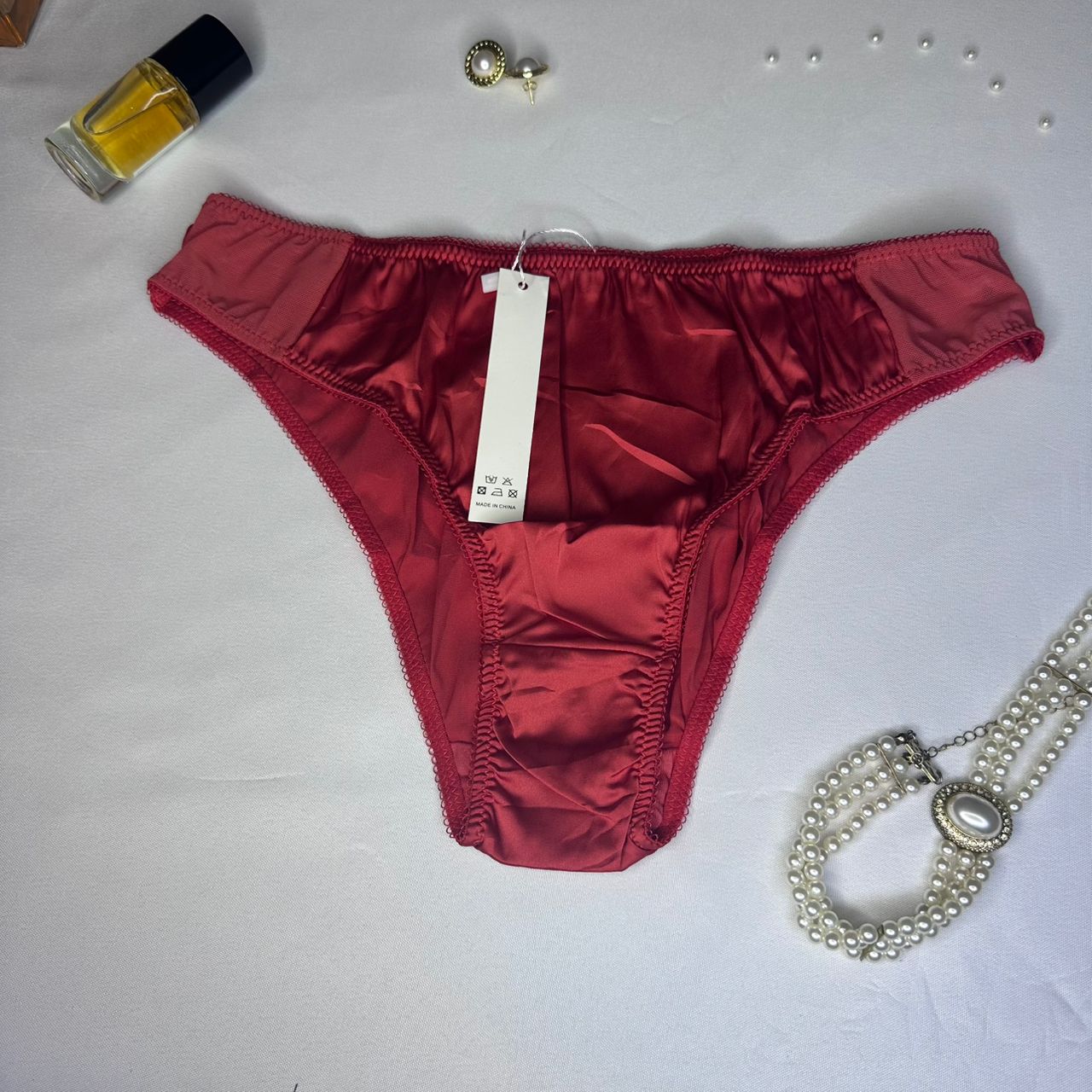 Culotte Femme Rouge Satiné – Microfibre Douce Coupe Classique | Lingerie Abidjan Côte d'Ivoire Taille M