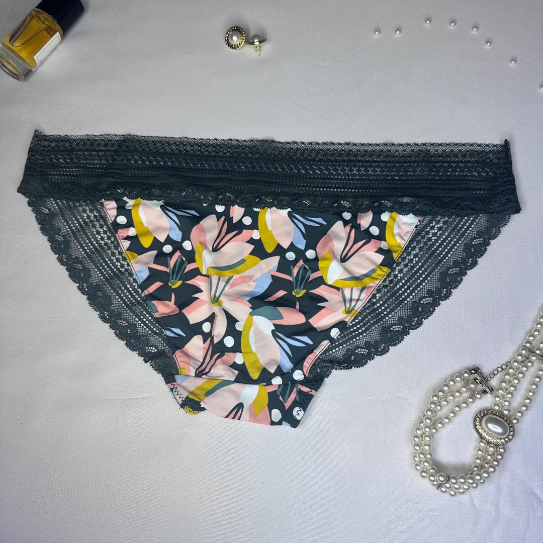 Slip Femme Imprimé Floral Multicolore & Dentelle Anthracite – Lingerie Originale | Abidjan Côte d'Ivoire Taille L