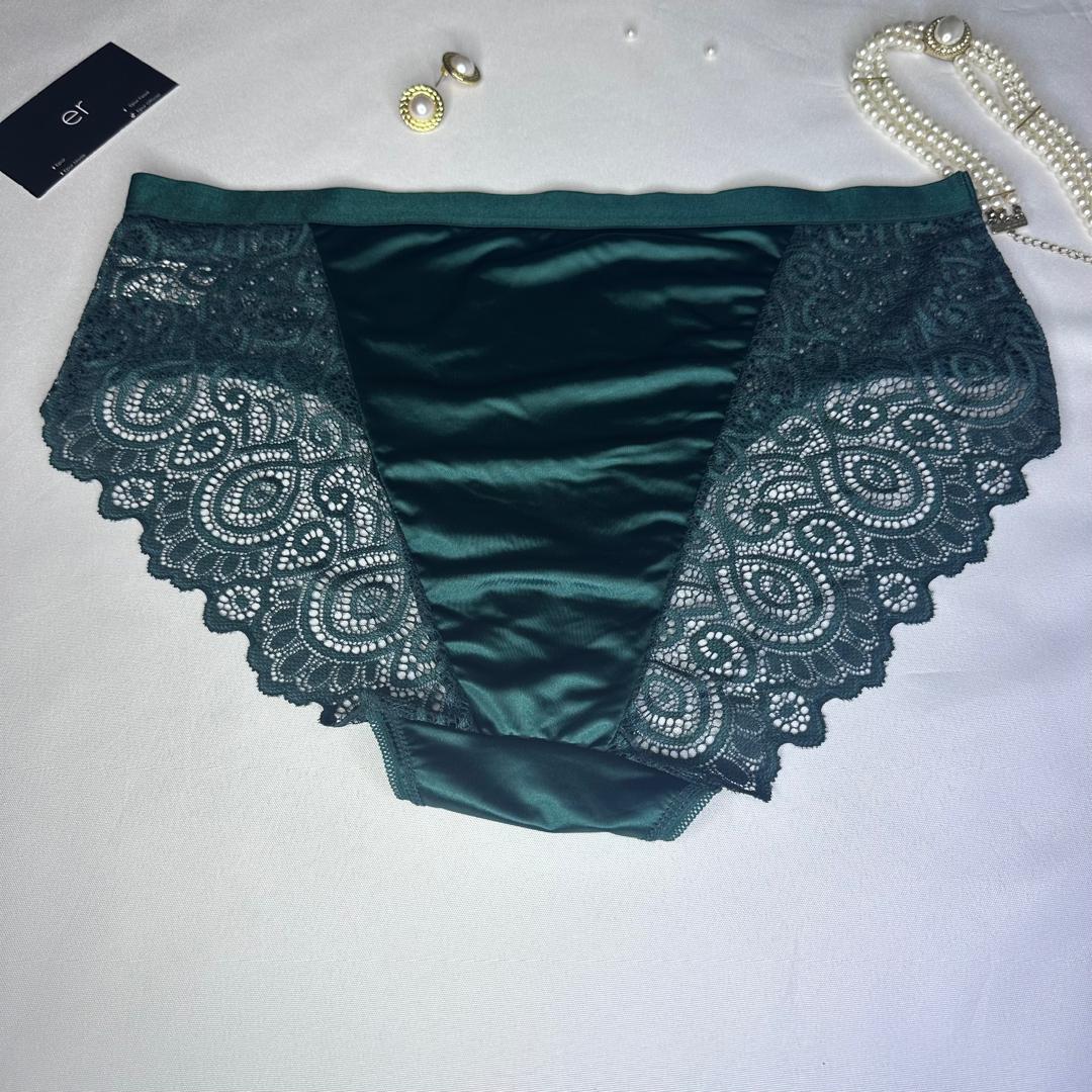 Slip Femme Vert Émeraude Satiné & Dentelle – Épur® | Luxe & Sensualité Abidjan Taille XL