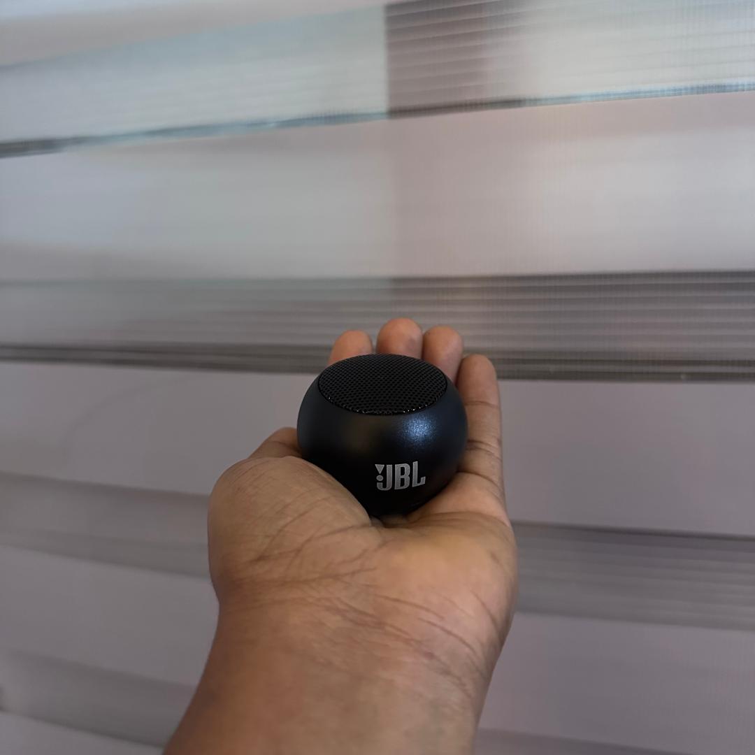 3001 _ Mini Enceinte Bluetooth JBL – Noir Format Ultra Compact