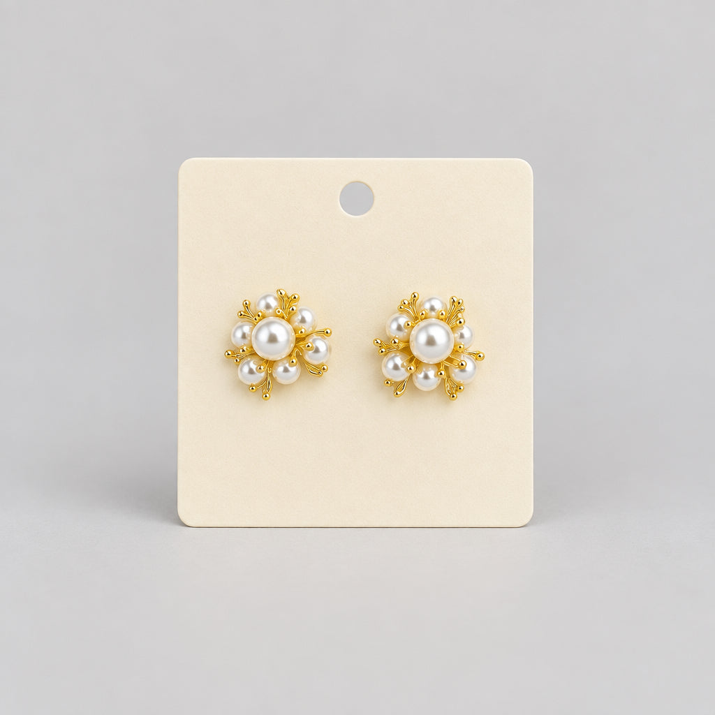 4201 Boucles d'Oreilles Fleurs Dorées Perles Blanches – Éclat Précieux