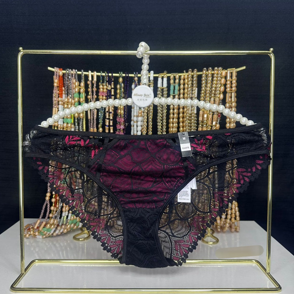 4105 Culotte Fuchsia Dentelle Noire Superposée – Contraste Audacieux. Taille M