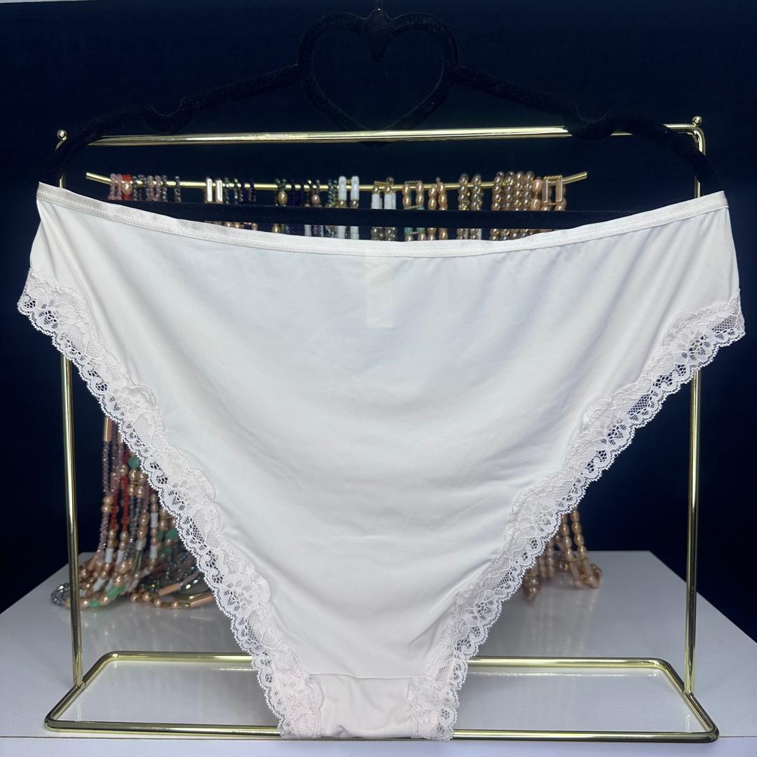 4071 Culotte Échancrée Dentelle Fleurie Blanc Cassé. Taille 2XL large